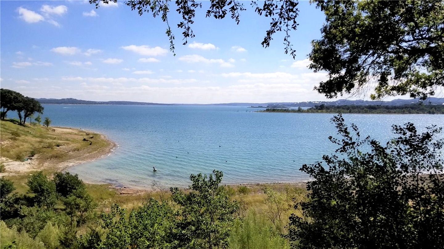 Fantastic Lakefront Villa with Stunning Views and Lake Access in Canyon Lake, Texas