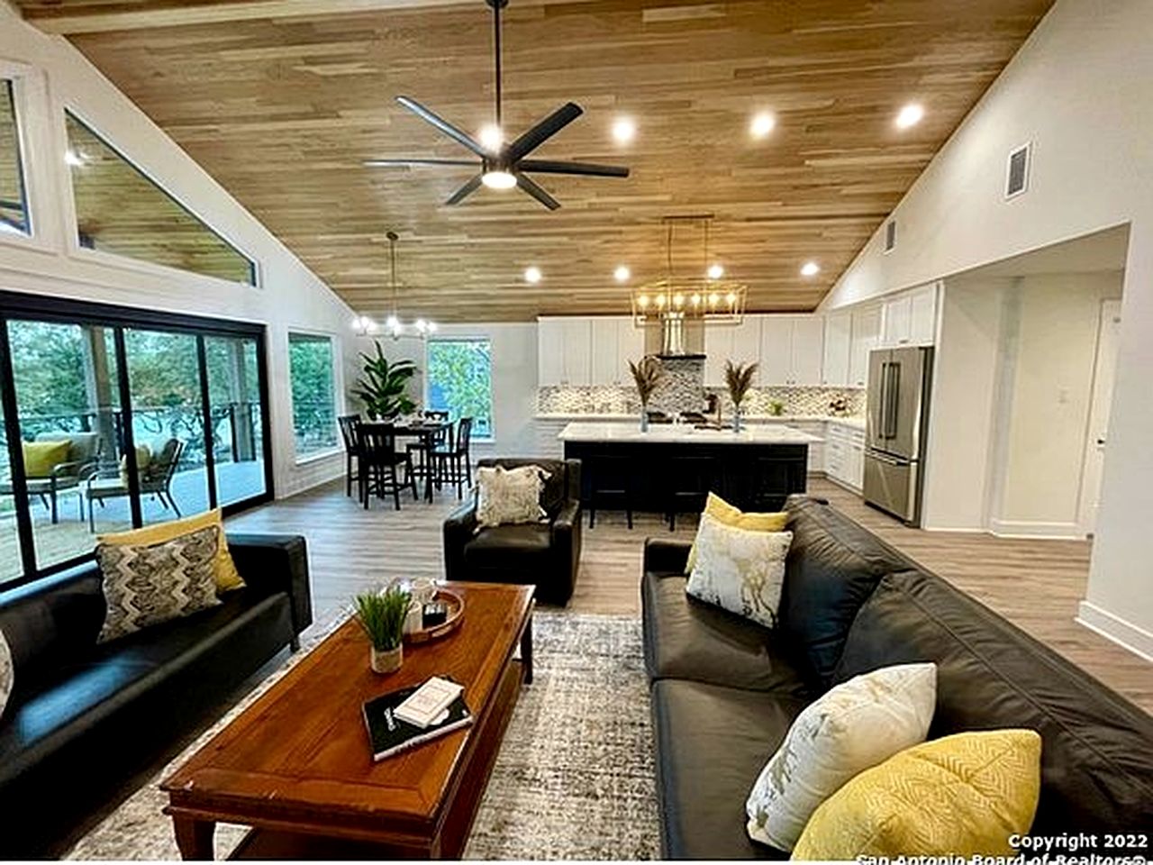 Fantastic Lakefront Villa with Stunning Views and Lake Access in Canyon Lake, Texas