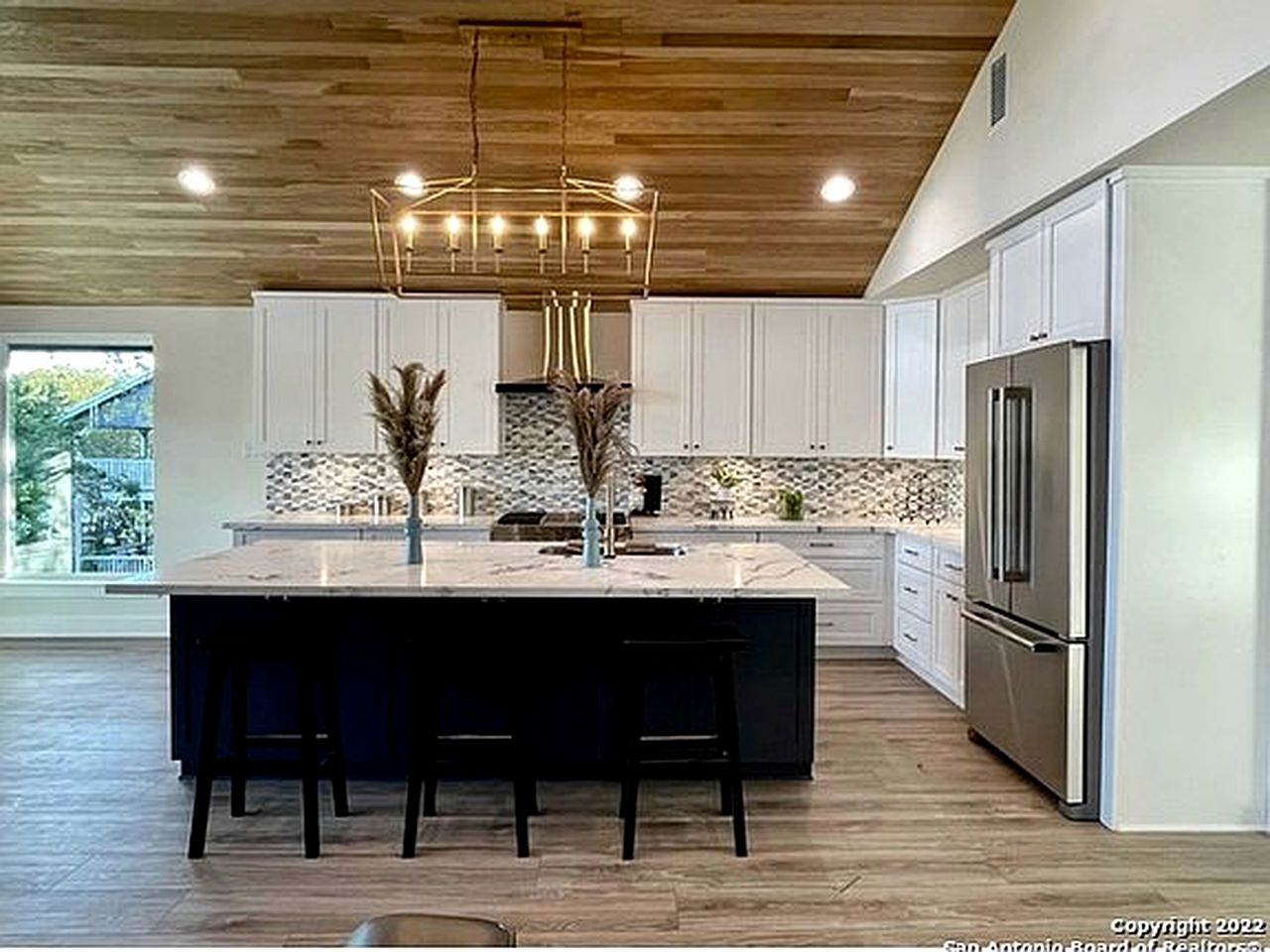 Fantastic Lakefront Villa with Stunning Views and Lake Access in Canyon Lake, Texas