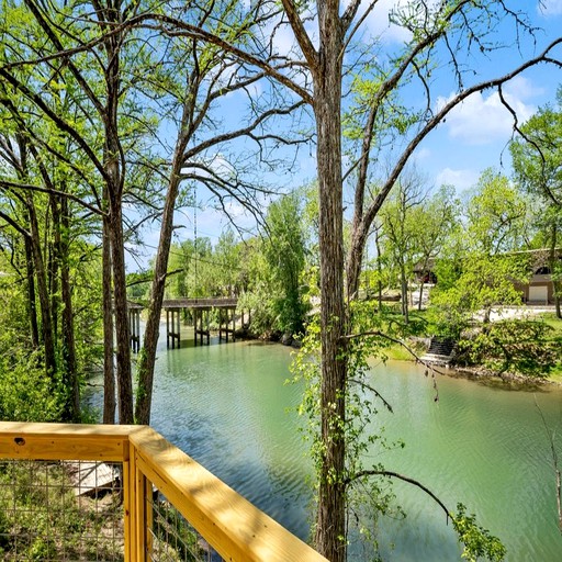 Cabins (United States of America, Canyon Lake, Texas)