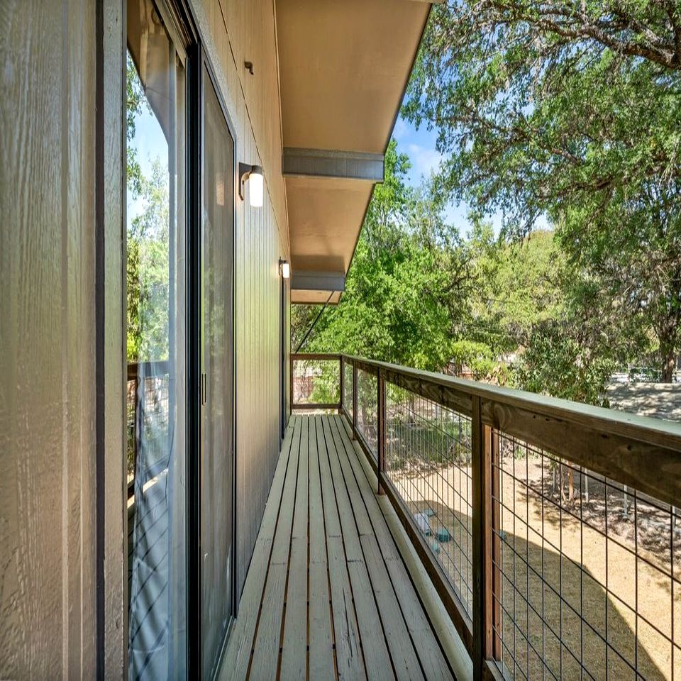 Spectacular Guadalupe Riverfront Family Cabin with Fire Pit and River Access near Canyon Lake, Texas