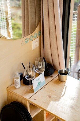 Vacation Rentals (France, --, Auvergne-Rhône-Alpes)