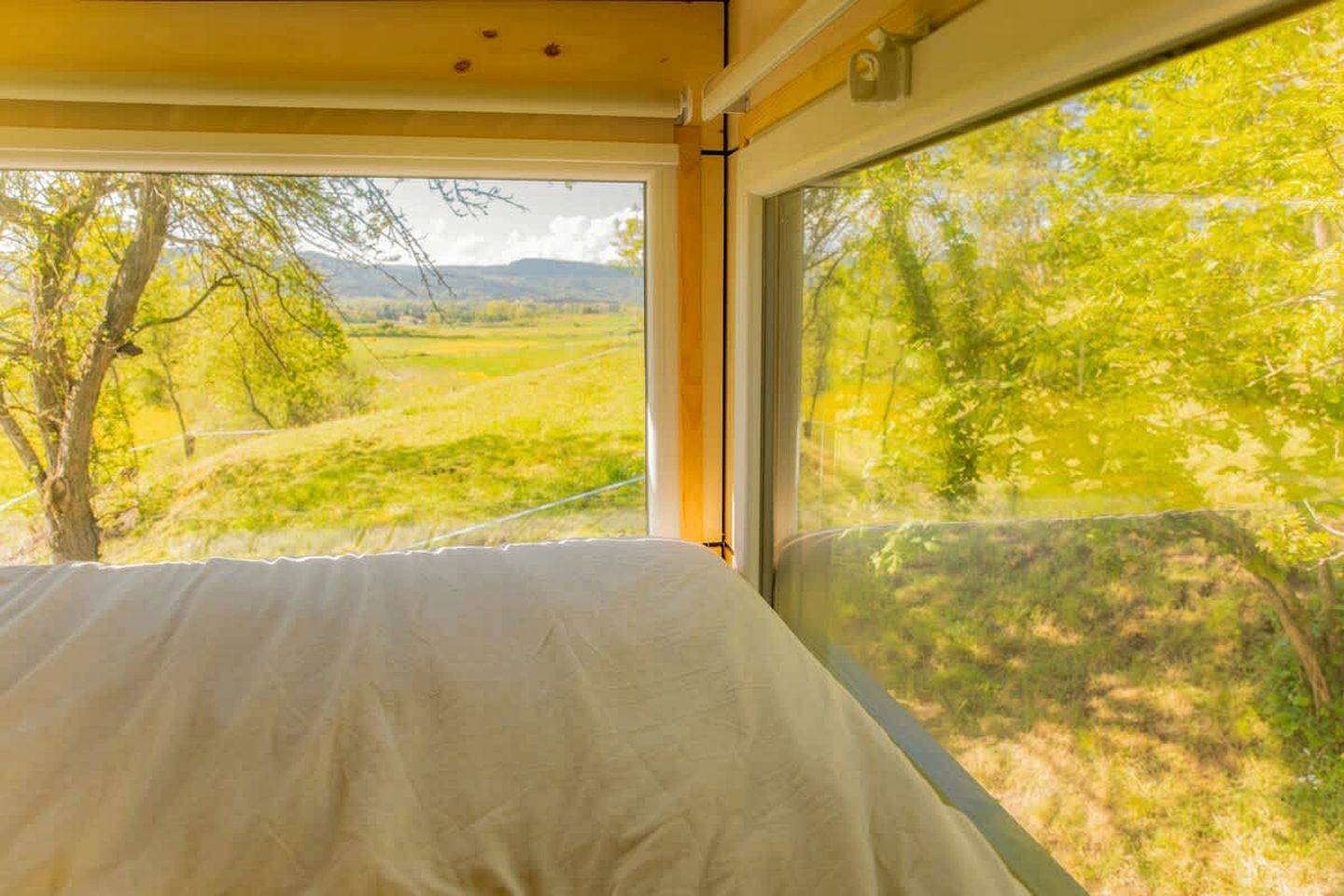 Charming Panoramic Tiny House with Eco-Friendly Design Near Saint-Pierre-Eynac, France