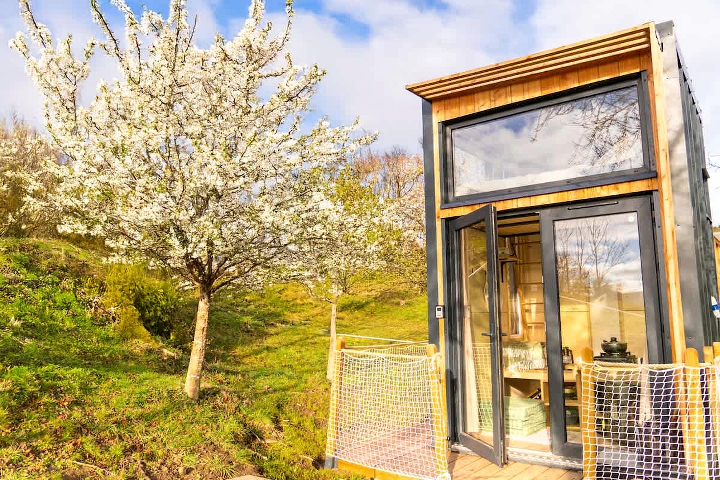 Charming Panoramic Tiny House with Eco-Friendly Design Near Saint-Pierre-Eynac, France
