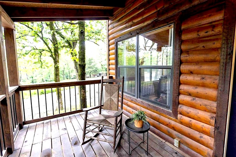 Log Cabins (United States of America, Broken Bow, Oklahoma)
