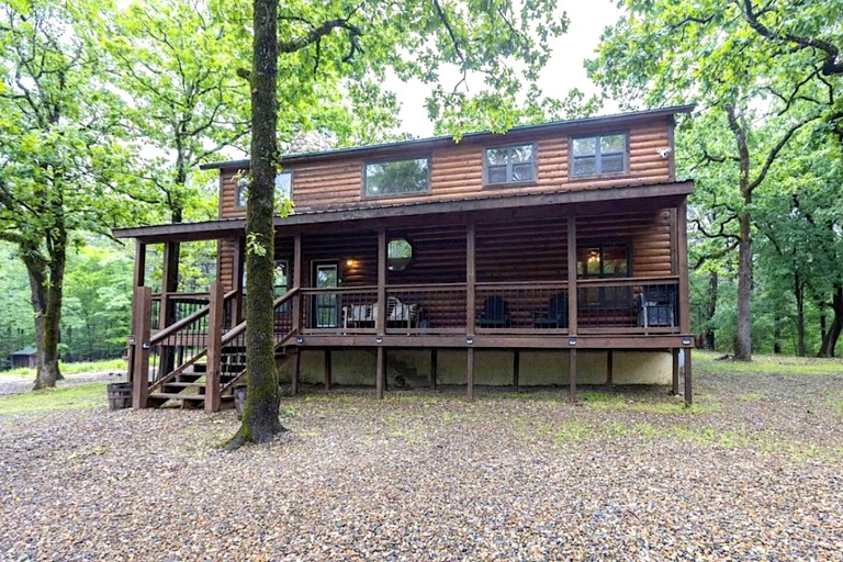 Log Cabins (United States of America, Broken Bow, Oklahoma)