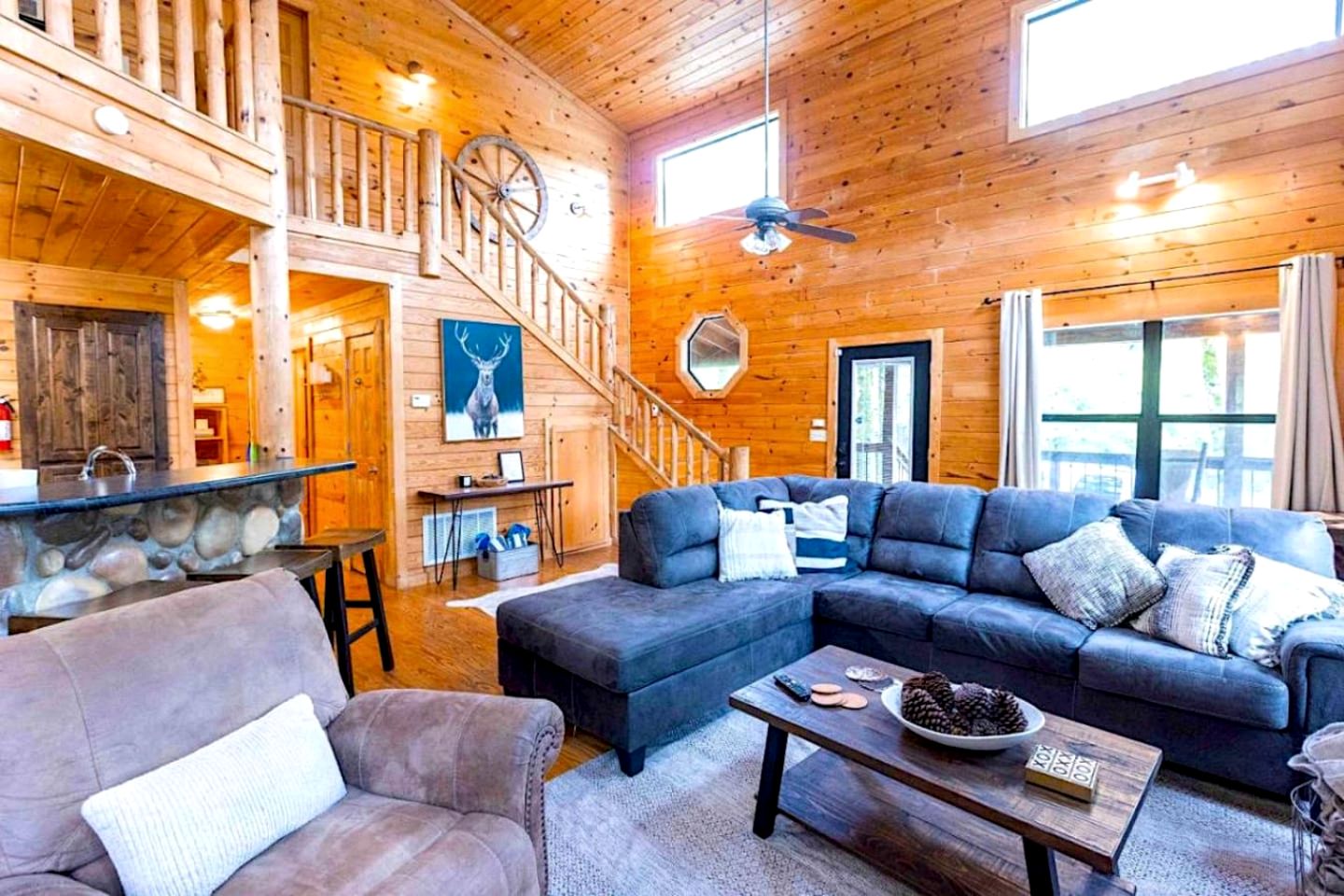 Classic Log Cabin with Hot Tub and Firepit near Hochatown, Oklahoma