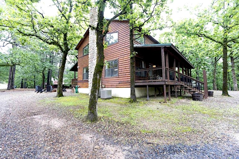 Log Cabins (United States of America, Broken Bow, Oklahoma)