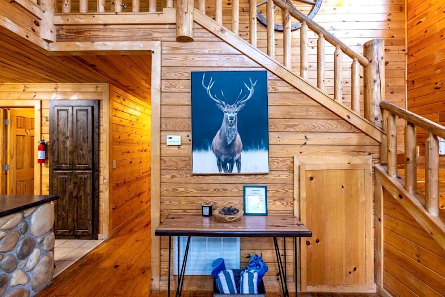 Classic Log Cabin with Hot Tub and Firepit near Hochatown, Oklahoma