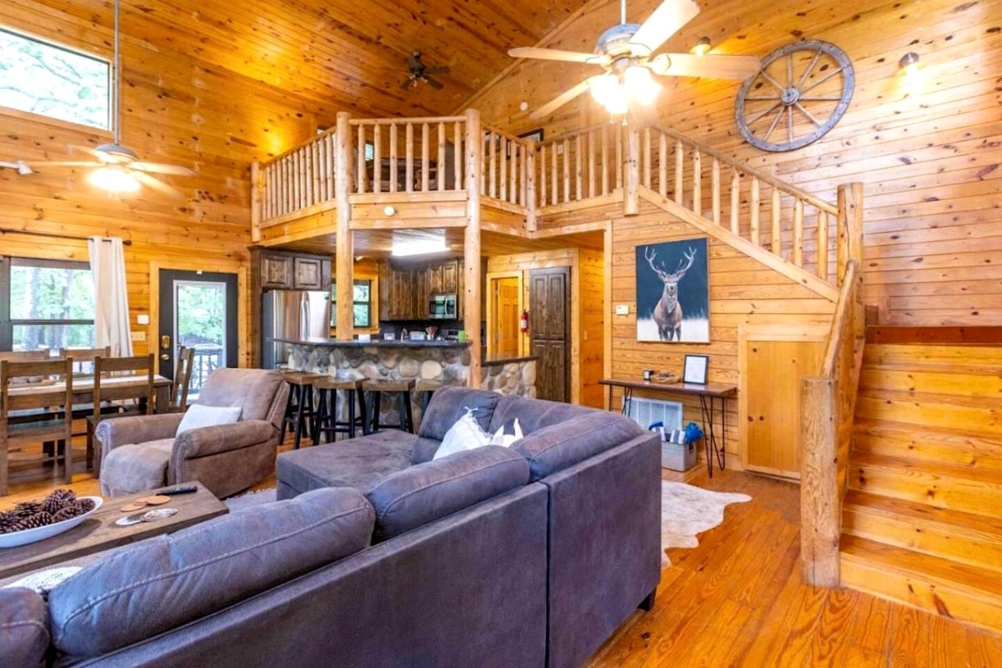 Classic Log Cabin with Hot Tub and Firepit near Hochatown, Oklahoma