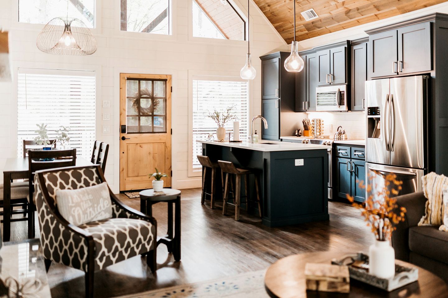Classy Cabin Beautifully Design with Spa in Broken Bow, Oklahoma