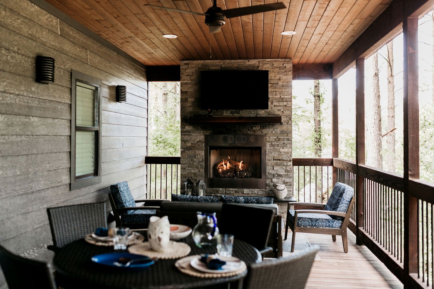 Classy Cabin Beautifully Design with Spa in Broken Bow, Oklahoma