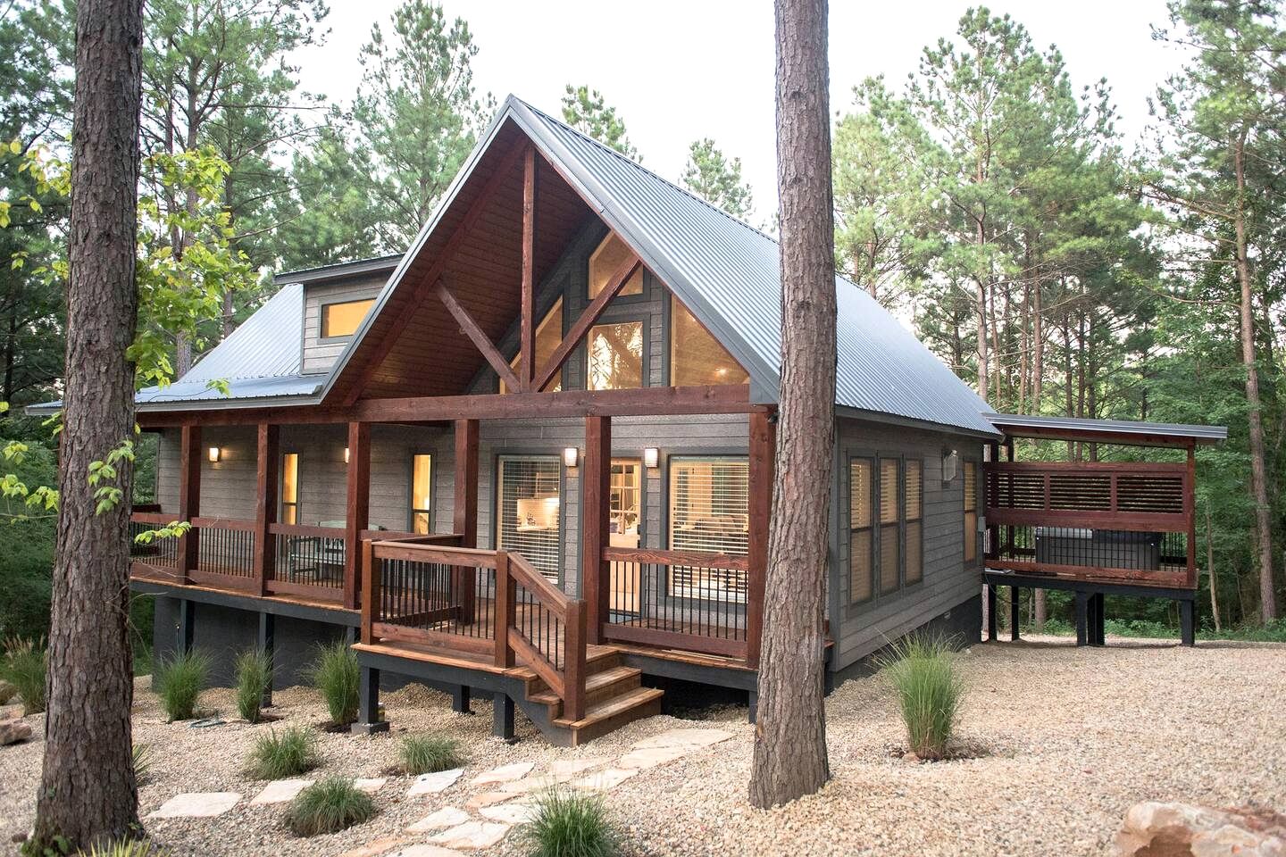 Classy Cabin Beautifully Design with Spa in Broken Bow, Oklahoma