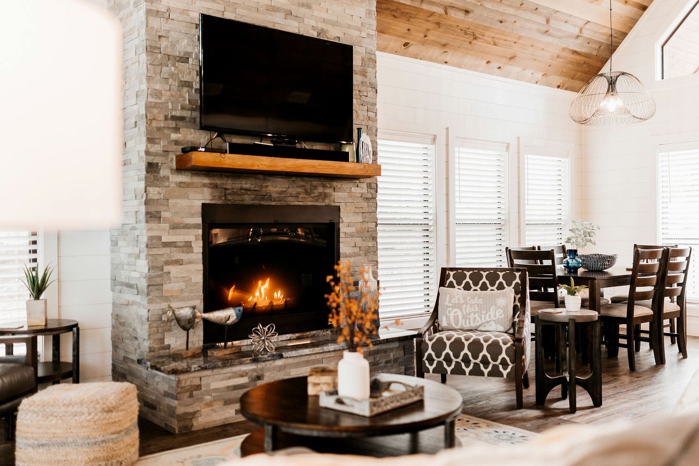 Classy Cabin Beautifully Design with Spa in Broken Bow, Oklahoma