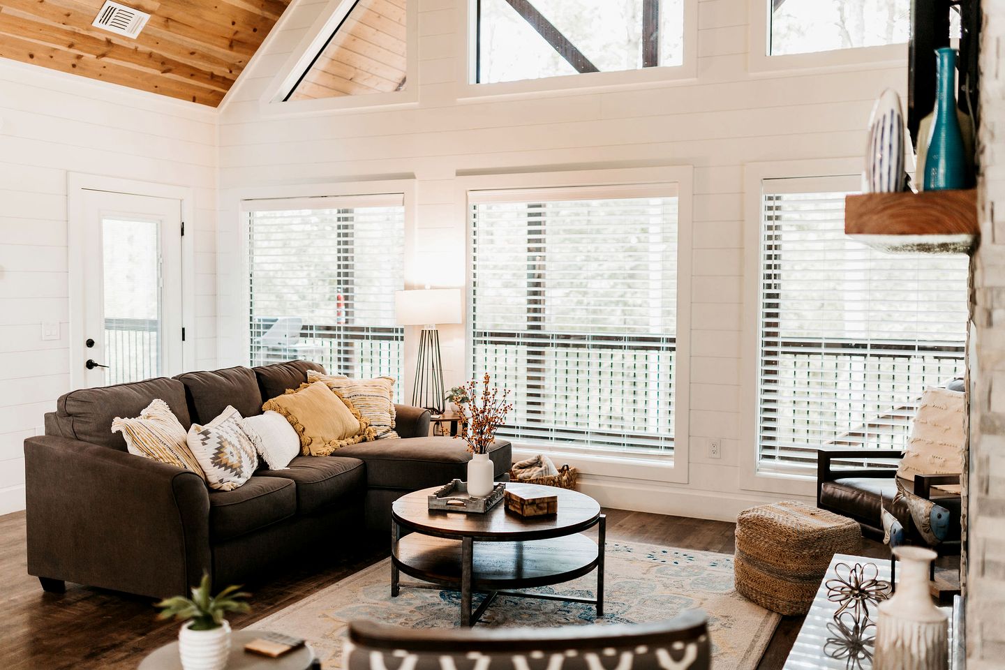 Classy Cabin Beautifully Design with Spa in Broken Bow, Oklahoma