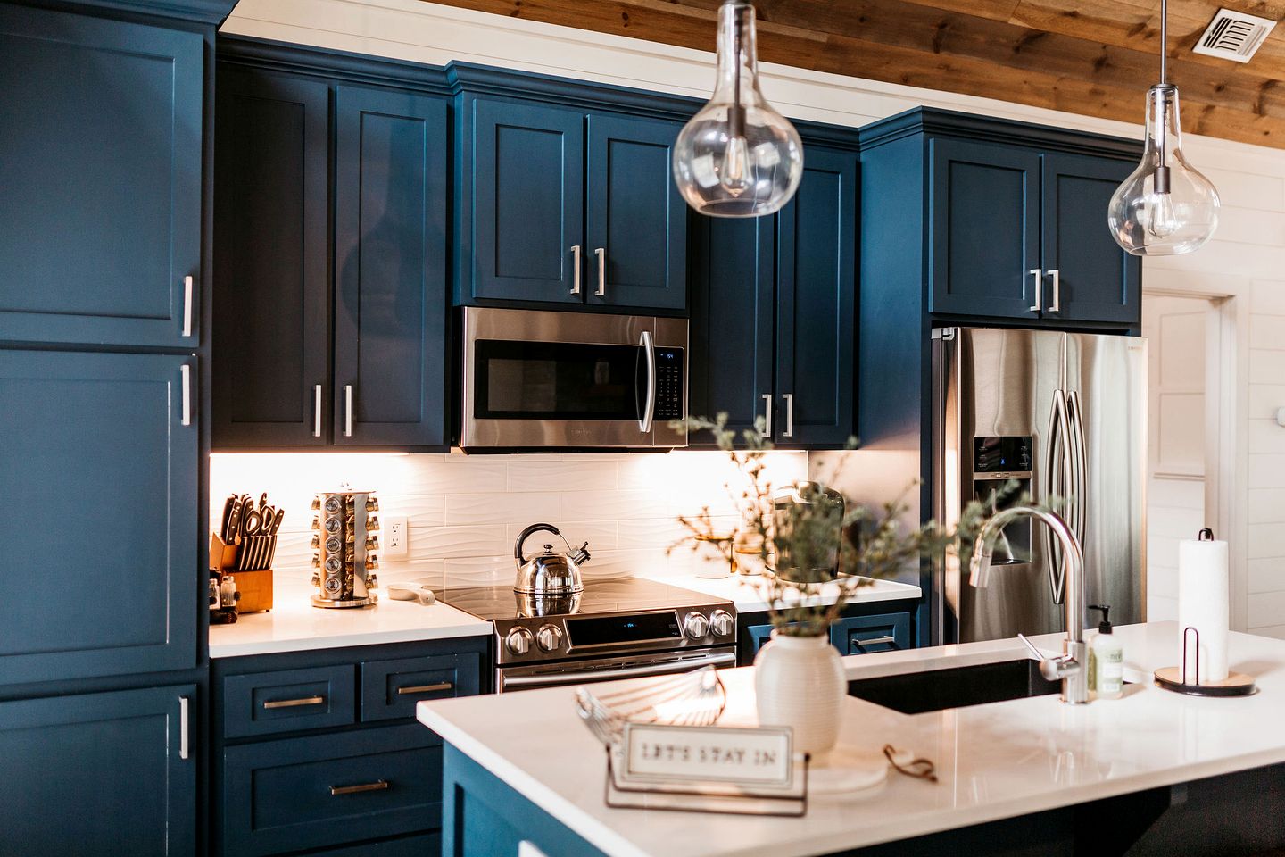 Classy Cabin Beautifully Design with Spa in Broken Bow, Oklahoma