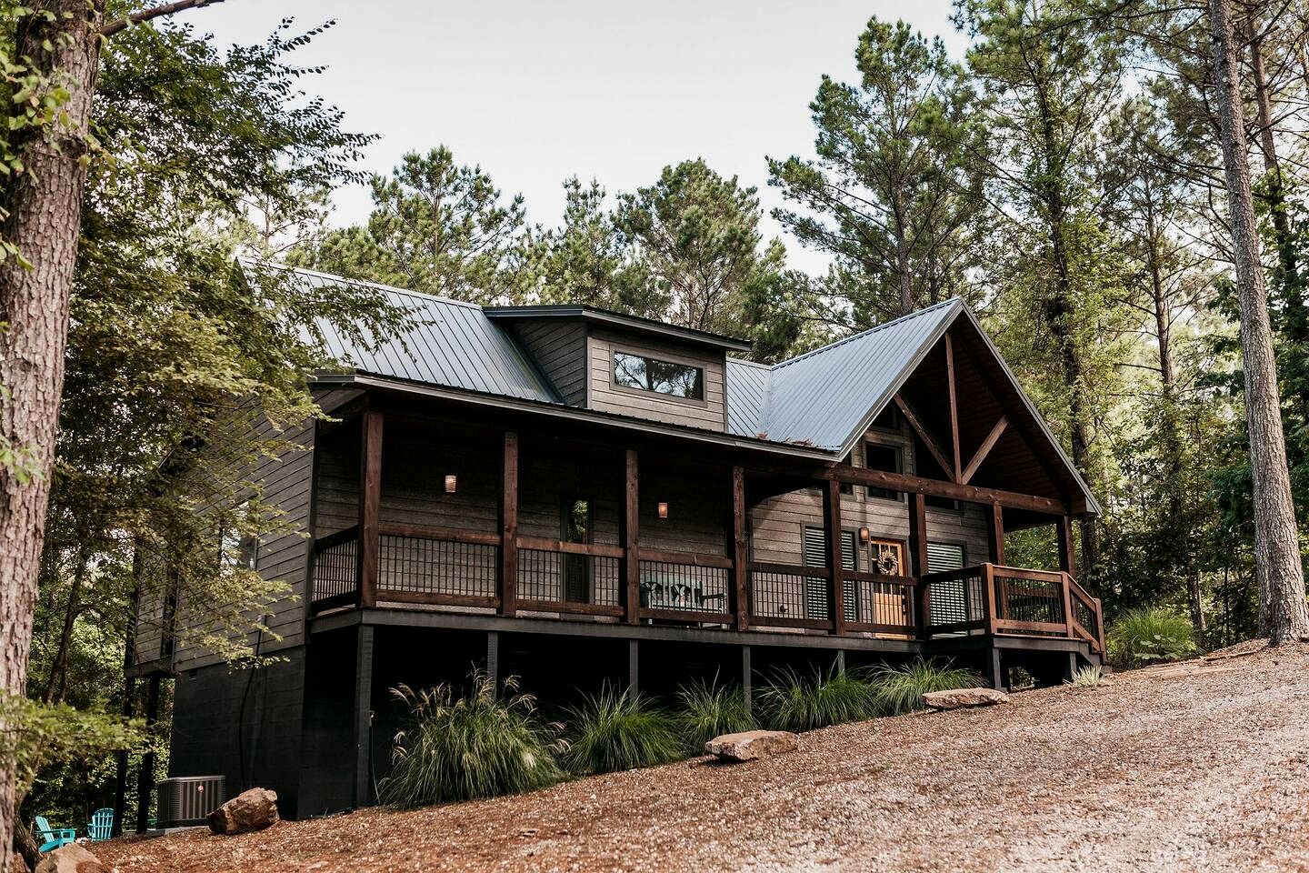 Classy Cabin Beautifully Design with Spa in Broken Bow, Oklahoma
