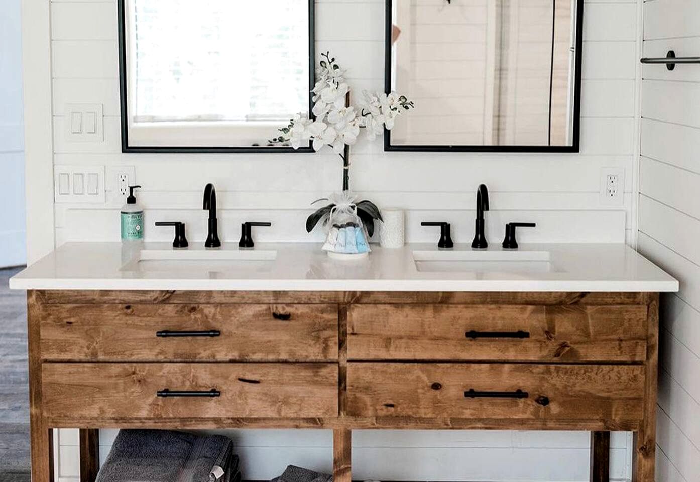Classy Cabin Beautifully Design with Spa in Broken Bow, Oklahoma