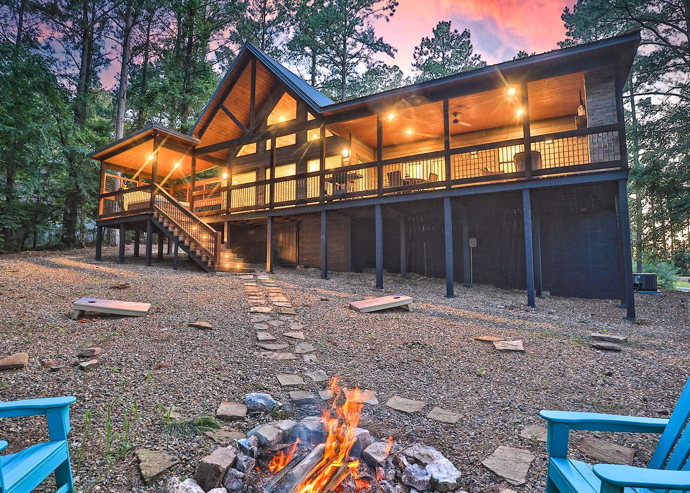 Classy Cabin Beautifully Design with Spa in Broken Bow, Oklahoma