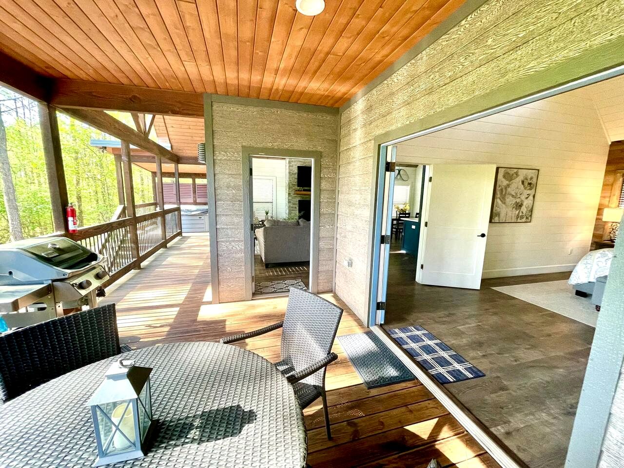 Classy Cabin Beautifully Design with Spa in Broken Bow, Oklahoma