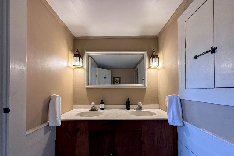 Cabins (United States of America, Fryeburg, Maine)