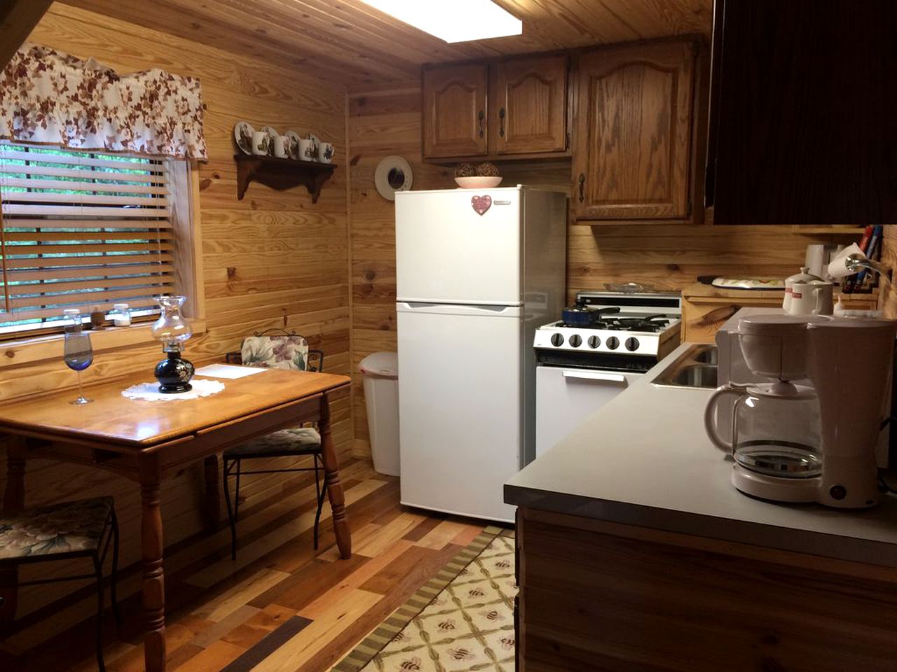 Rustic Country-Style Cabin near Mountain View, Northern Arkansas