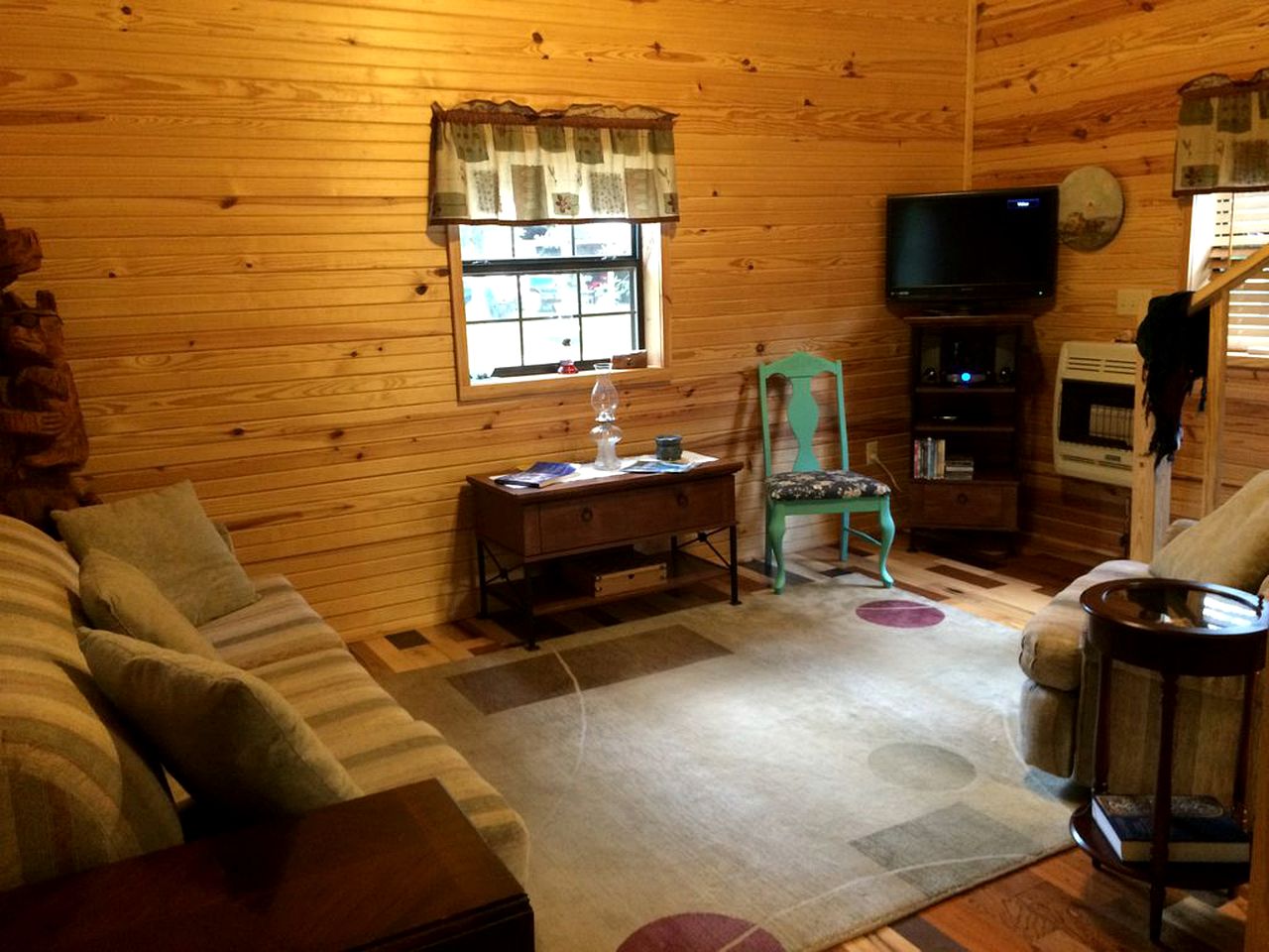 Rustic Country-Style Cabin near Mountain View, Northern Arkansas