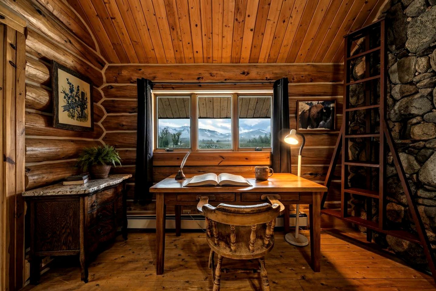 Classic Log Cabin Hideaway with Loft, Balcony & Fireplace in Buffalo, Wyoming