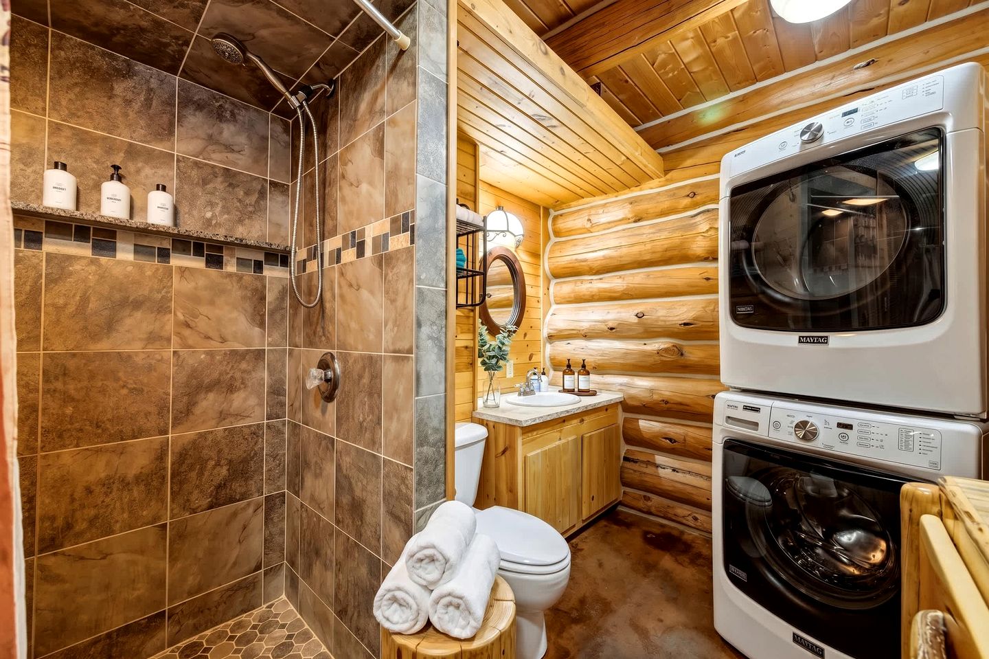Classic Log Cabin Hideaway with Loft, Balcony & Fireplace in Buffalo, Wyoming