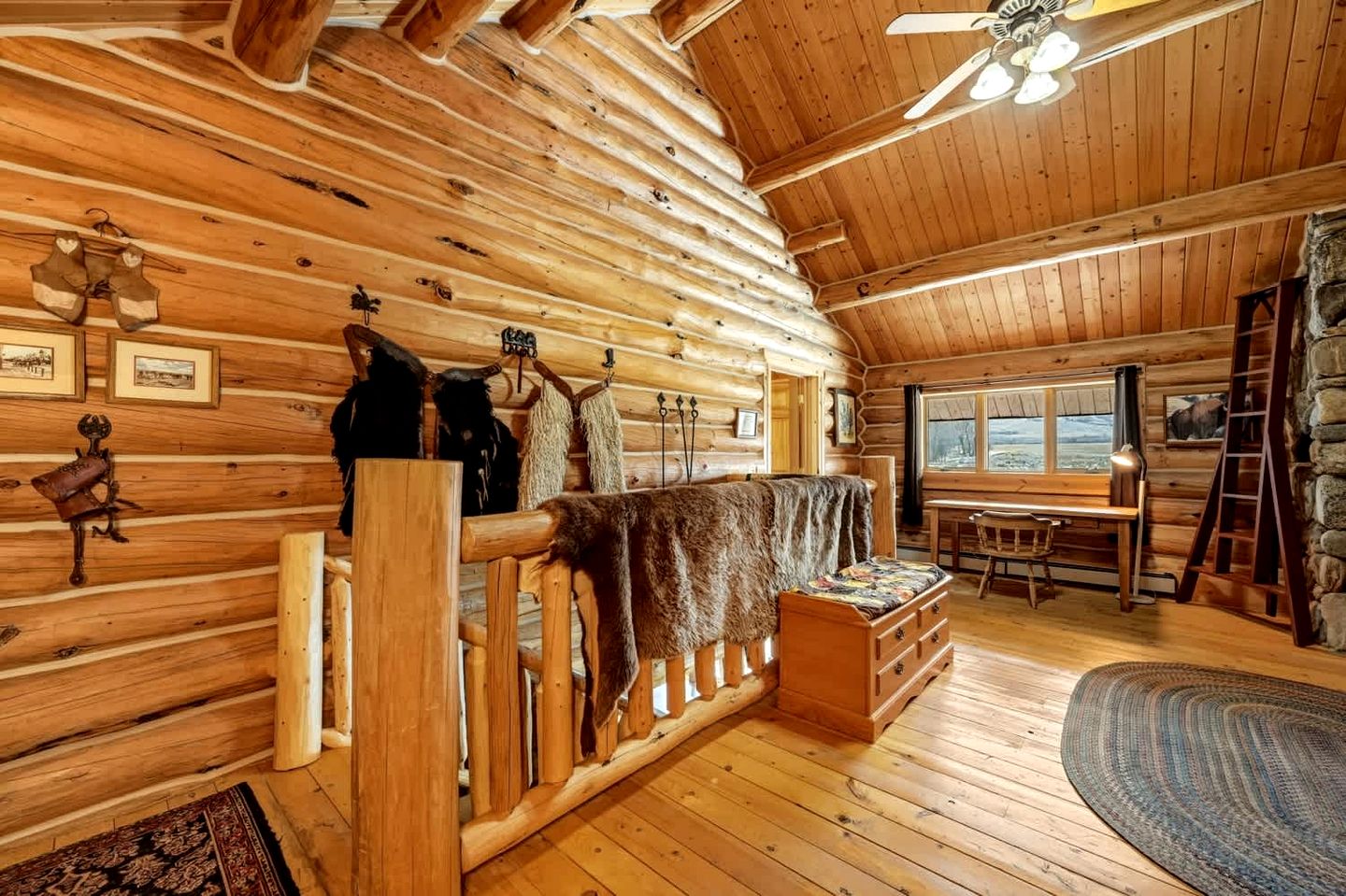 Classic Log Cabin Hideaway with Loft, Balcony & Fireplace in Buffalo, Wyoming