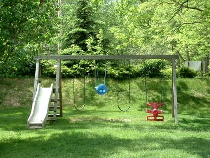 Clear Lake Resort, Cabins 13848, West Branch, United States of America Glamping Hub