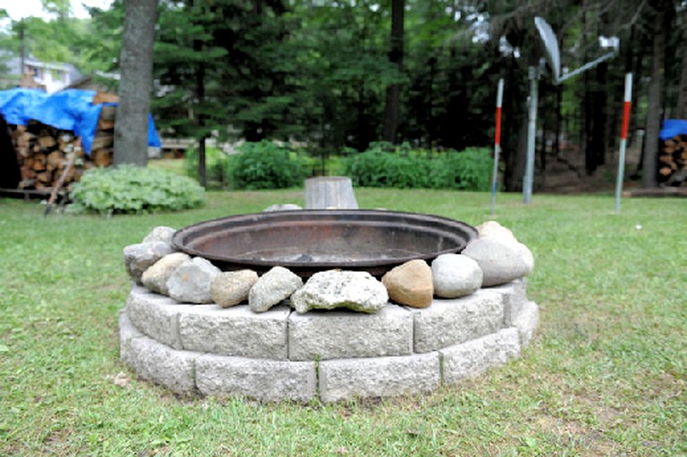 Cabins (West Branch, Michigan, United States)