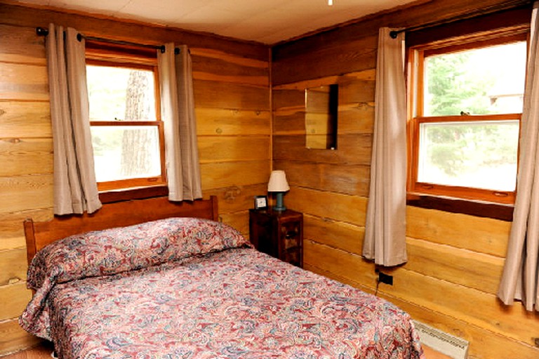 Cabins (West Branch, Michigan, United States)