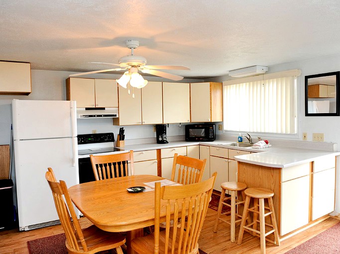 Cabins (West Branch, Michigan, United States)