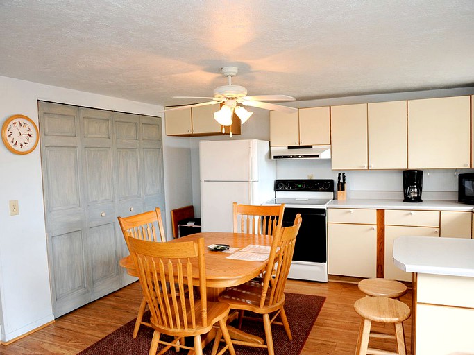 Cabins (West Branch, Michigan, United States)