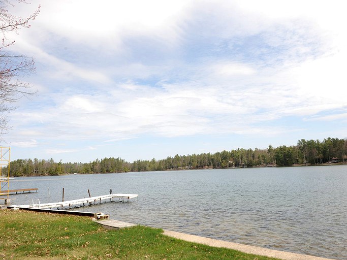 Cabins (West Branch, Michigan, United States)