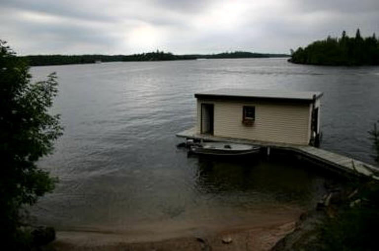 Cabins (Kenora, Ontario, Canada)