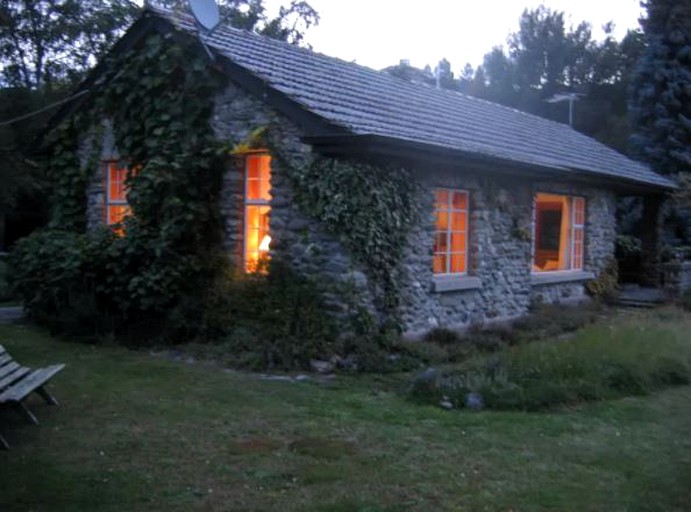 Cottages (Wanaka, South Island, New Zealand)