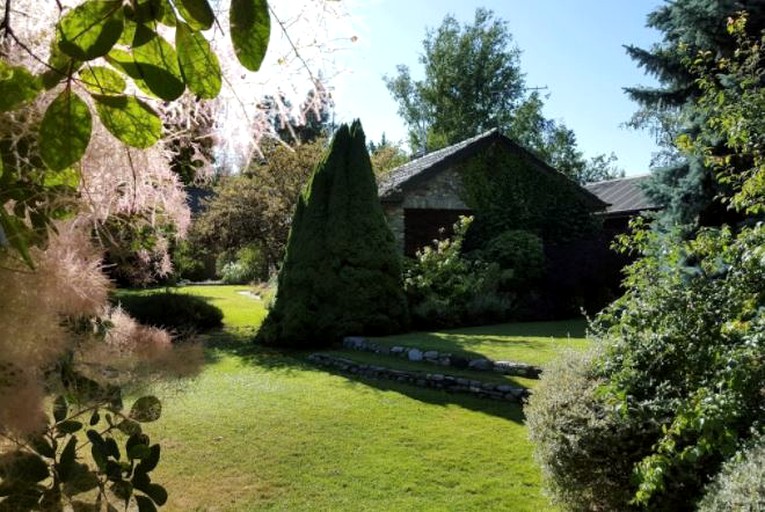 Cottages (Wanaka, South Island, New Zealand)