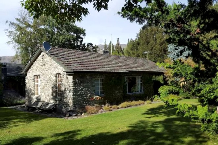 Cottages (Wanaka, South Island, New Zealand)