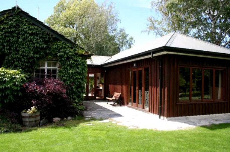 Cottages (Wanaka, South Island, New Zealand)