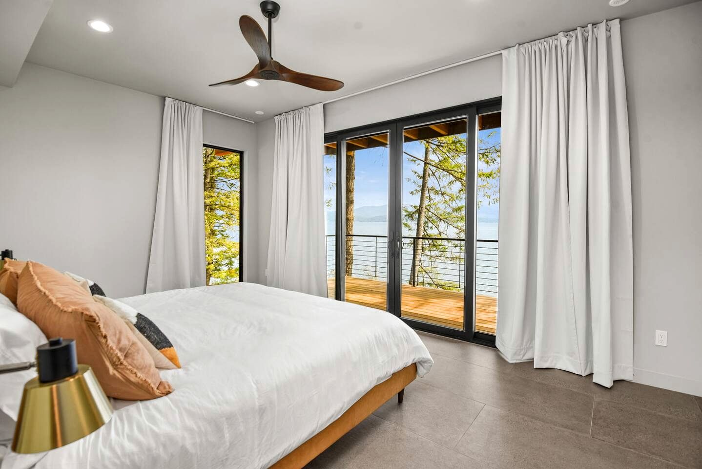 Stunning Designer Rental with Breathtaking Views for a Memorable Escape in Nature by Lake Pend Orielle in Idaho