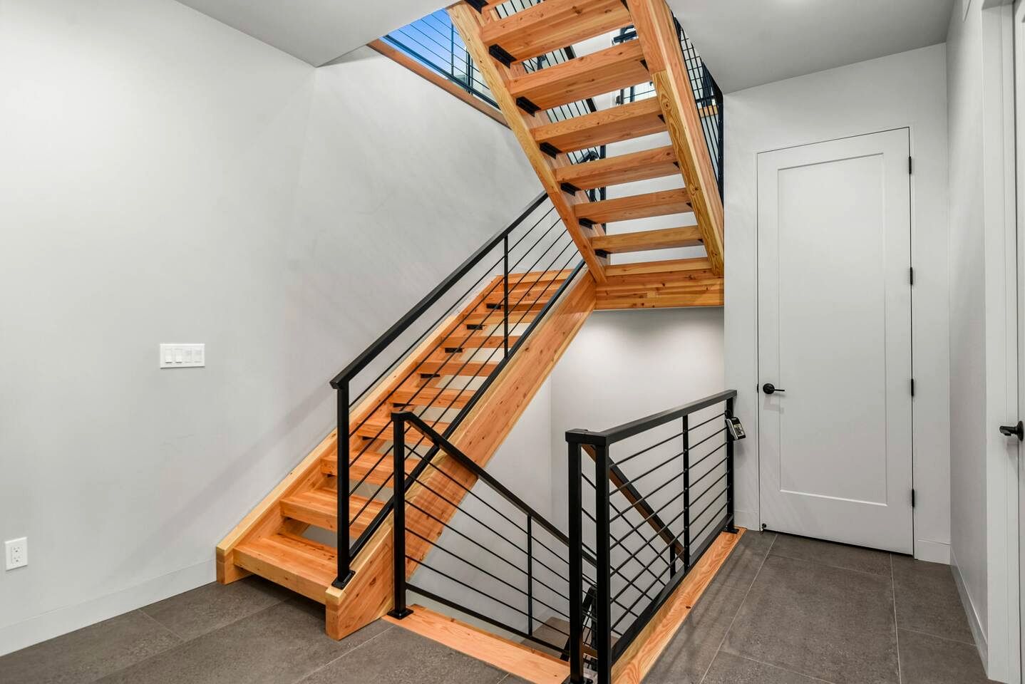 Stunning Designer Rental with Breathtaking Views for a Memorable Escape in Nature by Lake Pend Orielle in Idaho