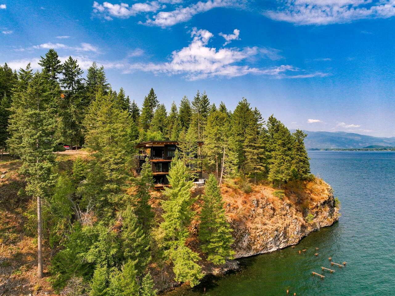 Stunning Designer Rental with Breathtaking Views for a Memorable Escape in Nature by Lake Pend Orielle in Idaho
