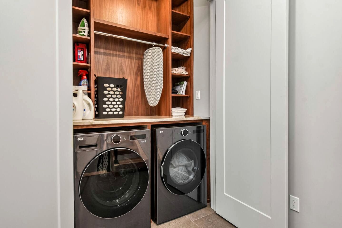 Stunning Designer Rental with Breathtaking Views for a Memorable Escape in Nature by Lake Pend Orielle in Idaho