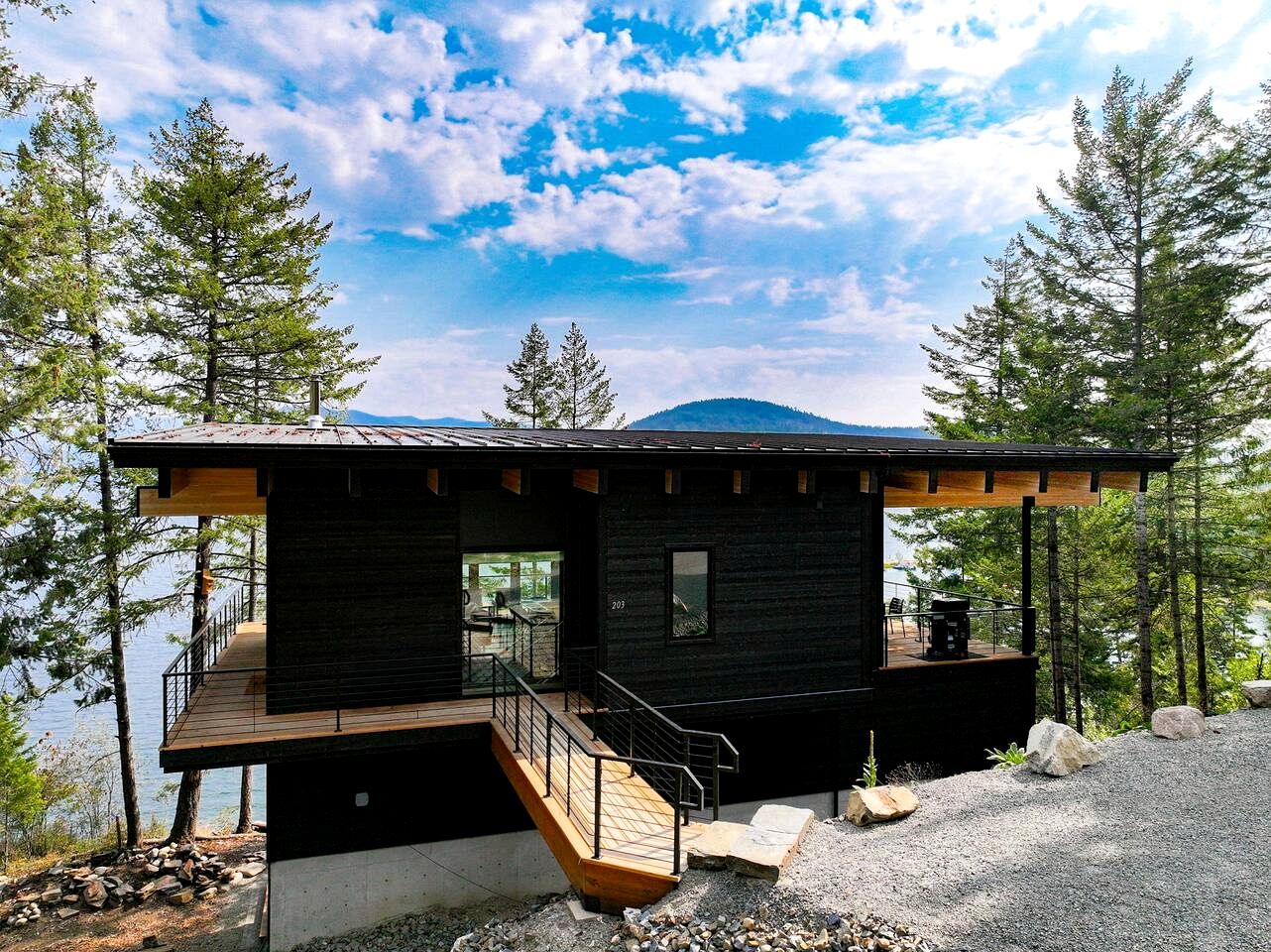 Stunning Designer Rental with Breathtaking Views for a Memorable Escape in Nature by Lake Pend Orielle in Idaho