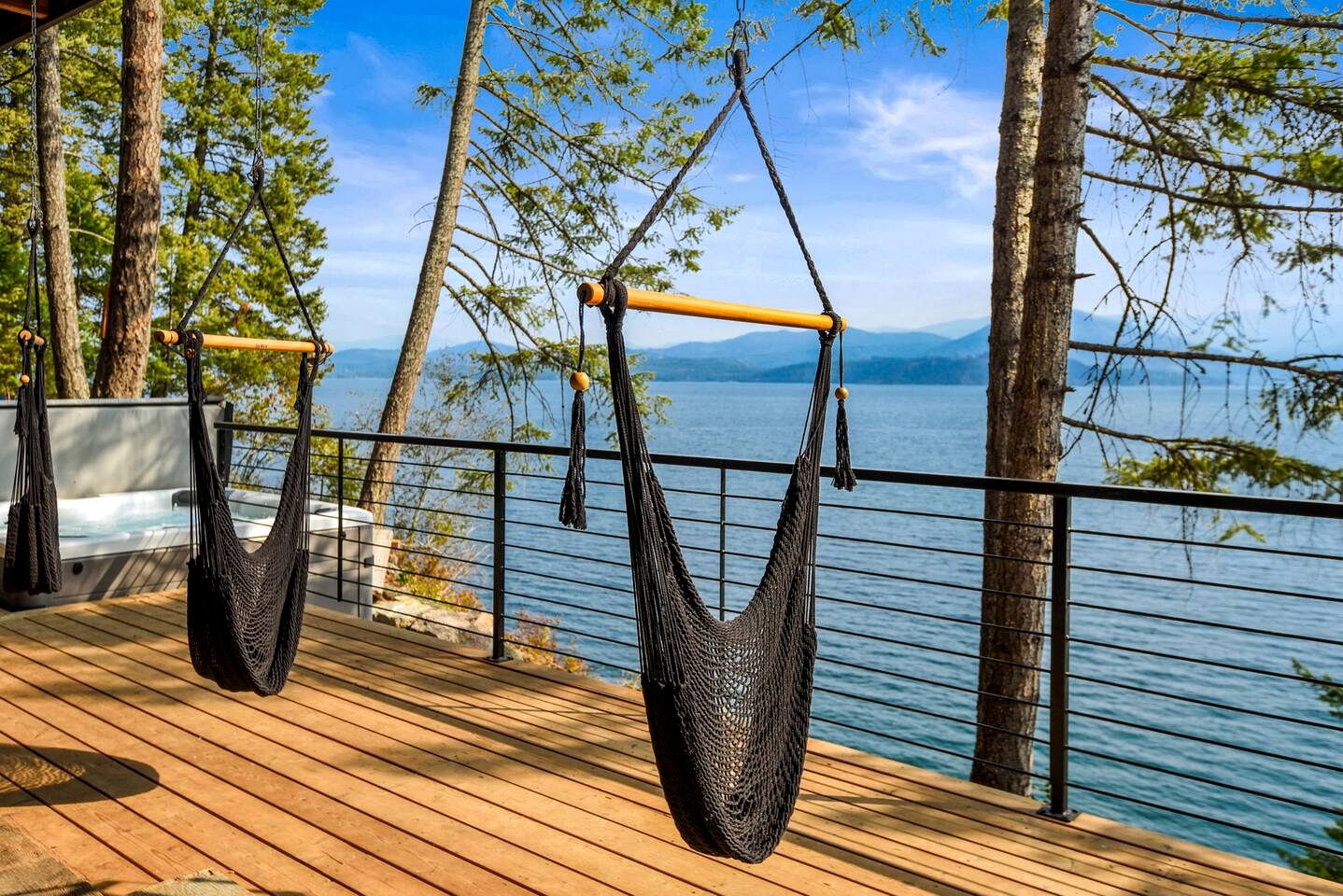 Stunning Designer Rental with Breathtaking Views for a Memorable Escape in Nature by Lake Pend Orielle in Idaho