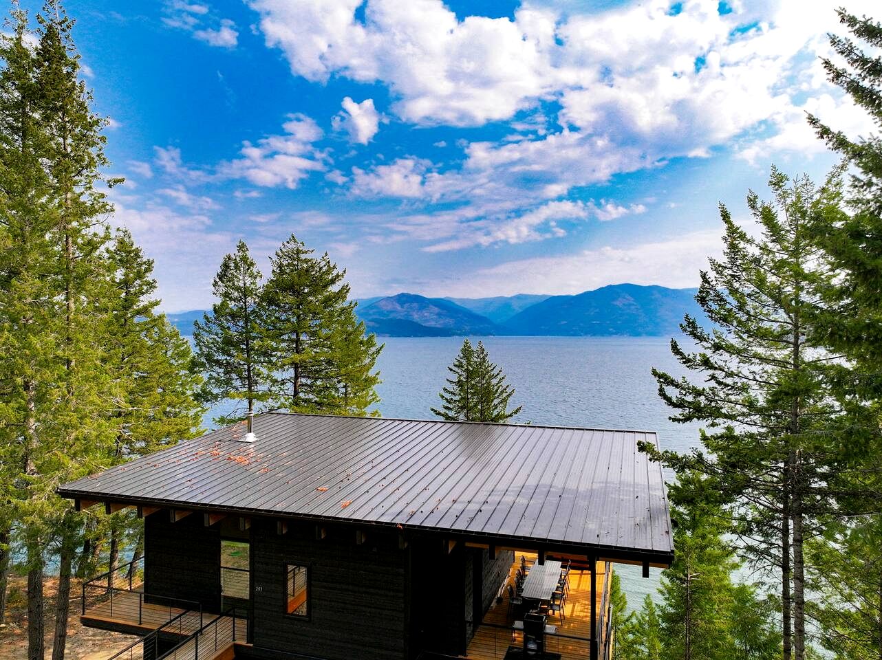 Stunning Designer Rental with Breathtaking Views for a Memorable Escape in Nature by Lake Pend Orielle in Idaho