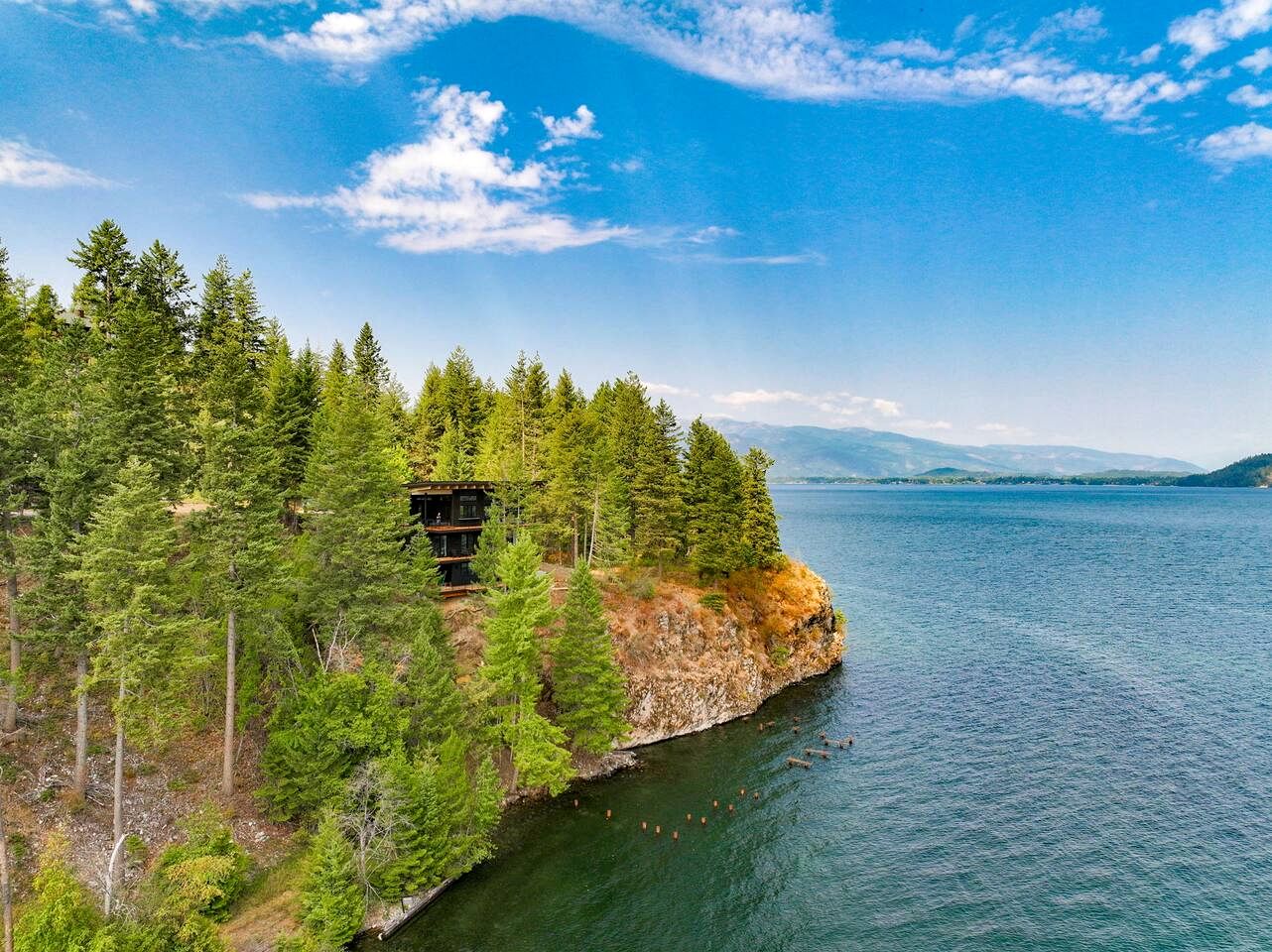 Stunning Designer Rental with Breathtaking Views for a Memorable Escape in Nature by Lake Pend Orielle in Idaho