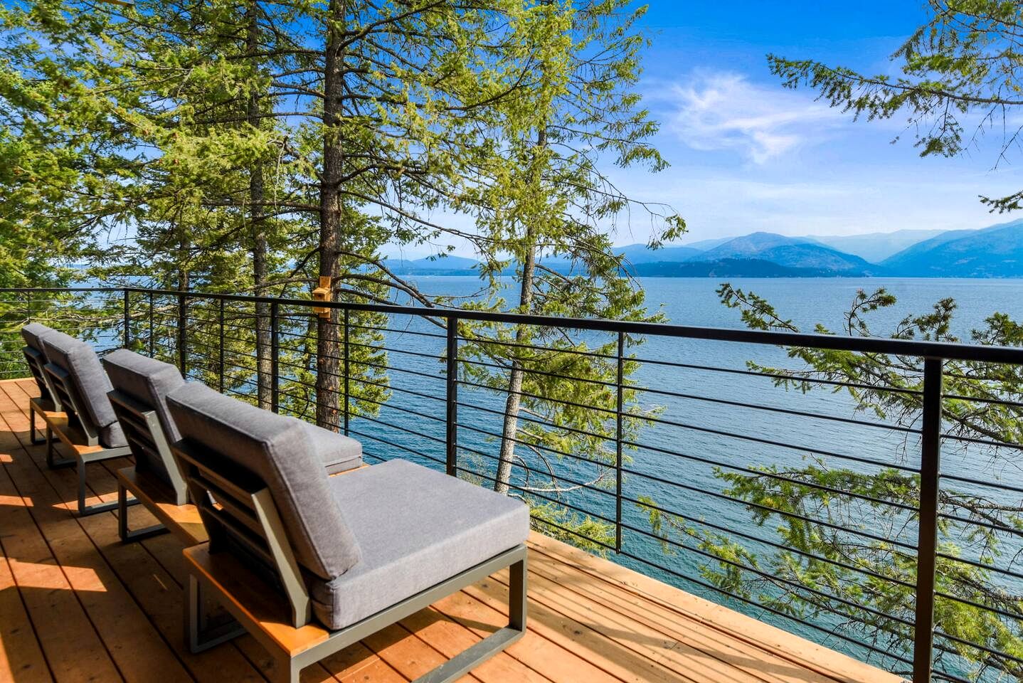 Stunning Designer Rental with Breathtaking Views for a Memorable Escape in Nature by Lake Pend Orielle in Idaho